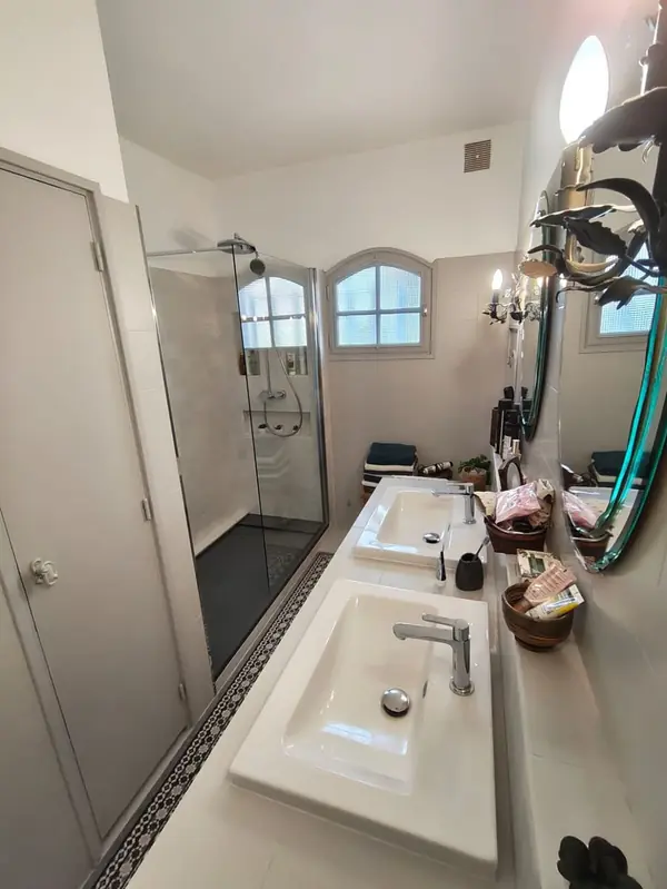 Double vasque avec carreaux de ciment